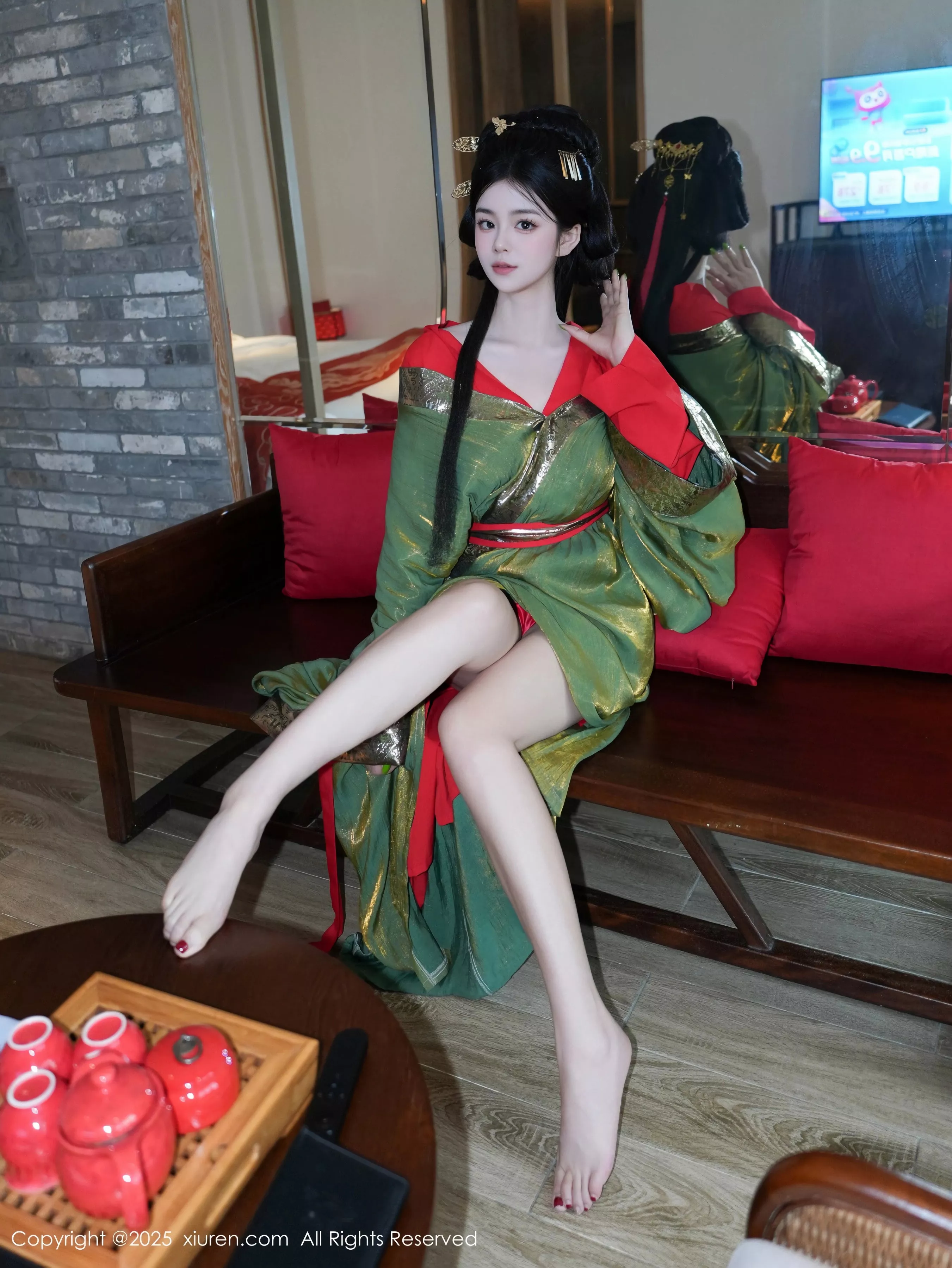 Xgyw.Org_XiuRen第10126期_模特雪糕CiCi性感绿色古风服饰露红色情趣服饰秀美腿诱惑写真68P