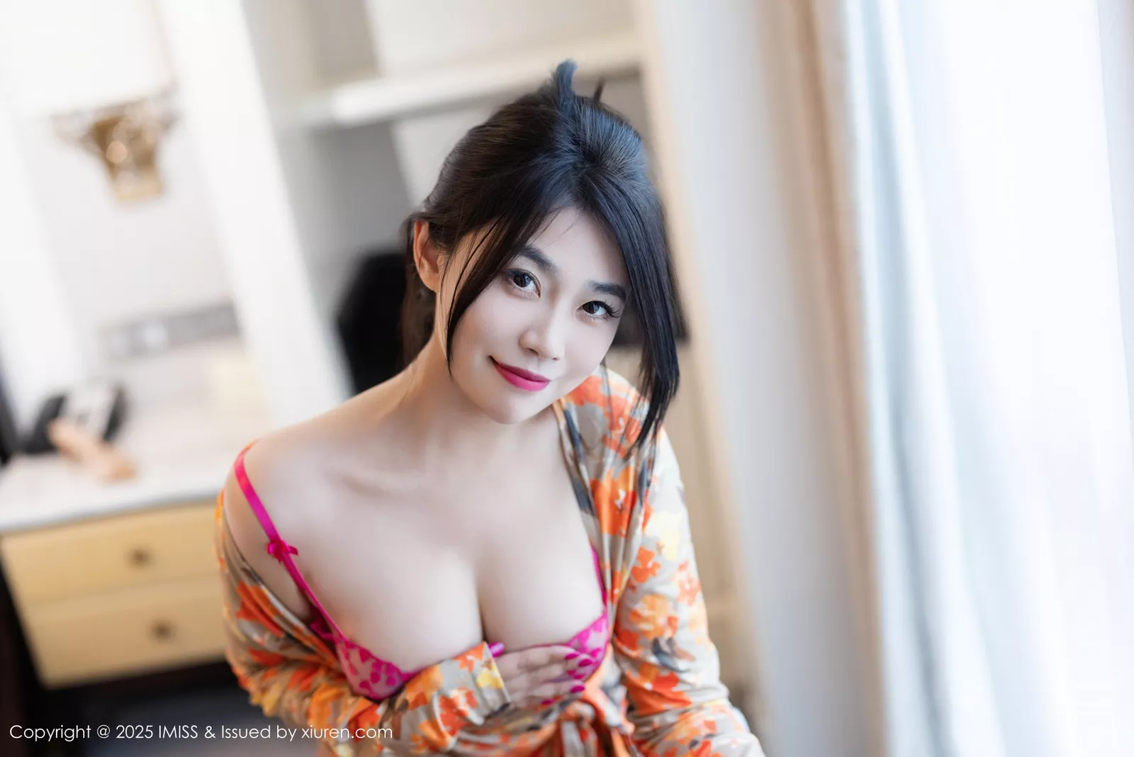 Xgyw.Org_[IMISS爱蜜社]Vol.796_女神许诺Sabrina连衣短裙露红色内衣配超薄肉丝秀美腿诱惑写真98P