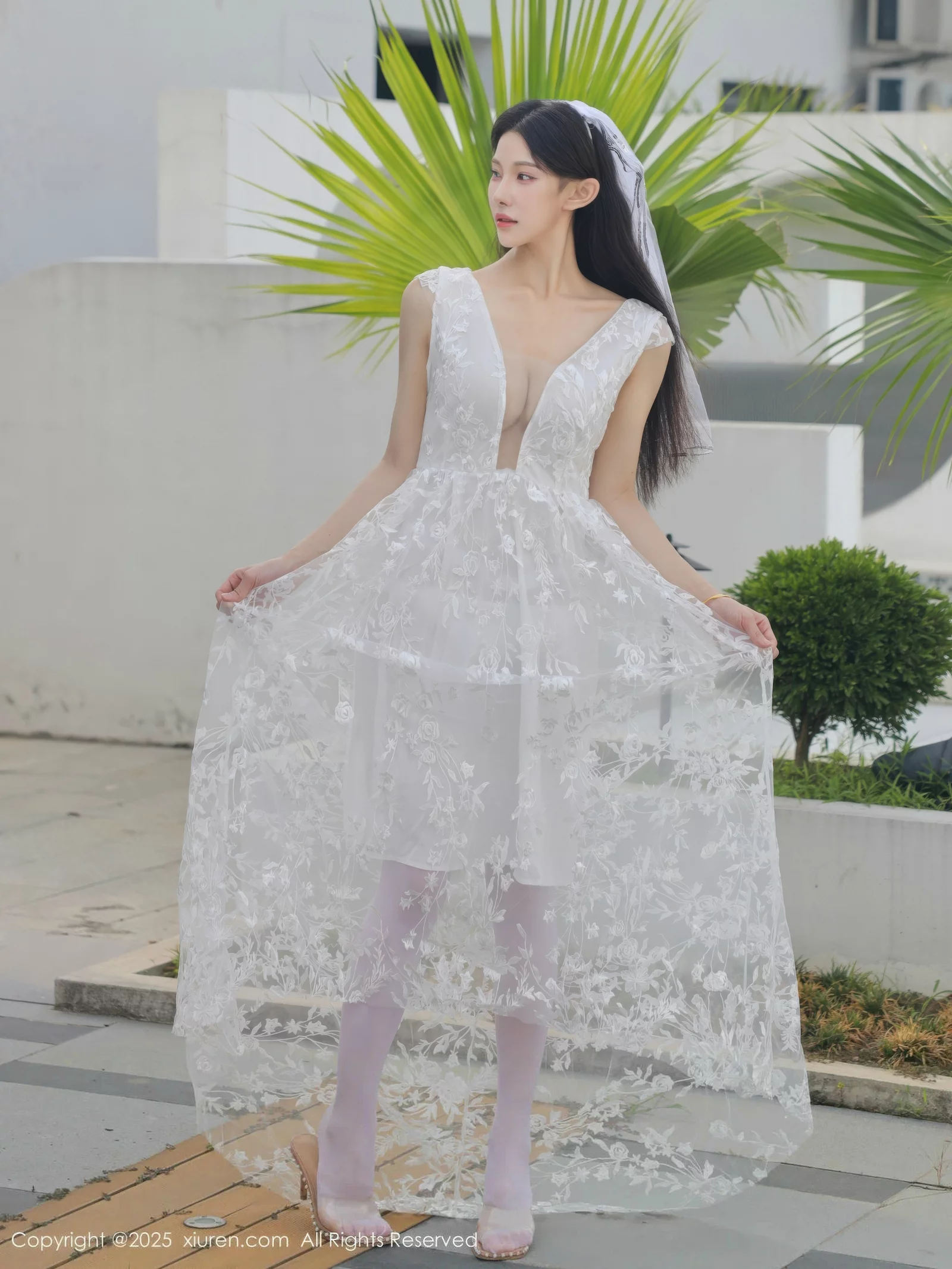 Xgyw.Org_[XiuRen秀人网]No.10661_模特梨霜儿性感低胸白色婚纱配白色丝袜秀丰腴身材完美诱惑写真82P