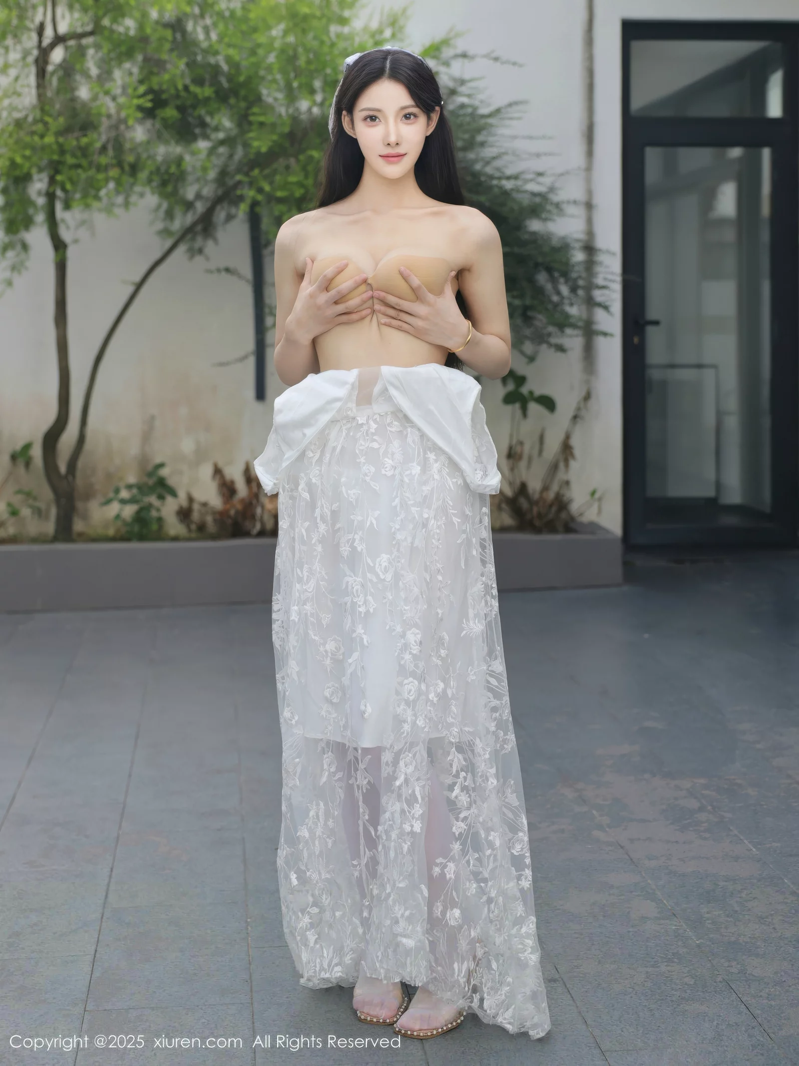 Xgyw.Org_[XiuRen秀人网]No.10661_模特梨霜儿性感低胸白色婚纱配白色丝袜秀丰腴身材完美诱惑写真82P