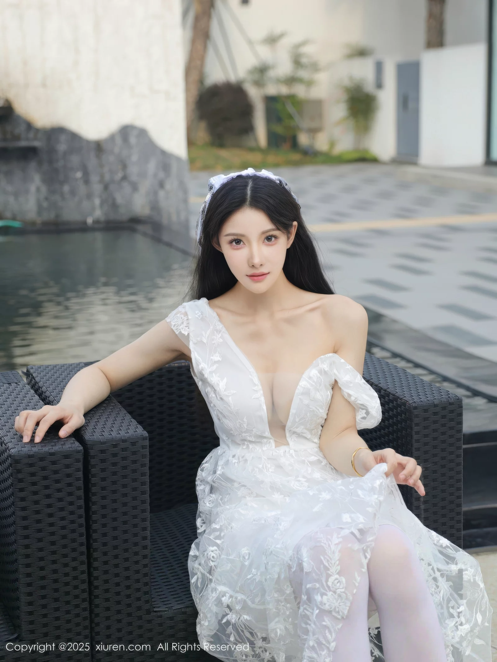 Xgyw.Org_[XiuRen秀人网]No.10661_模特梨霜儿性感低胸白色婚纱配白色丝袜秀丰腴身材完美诱惑写真82P