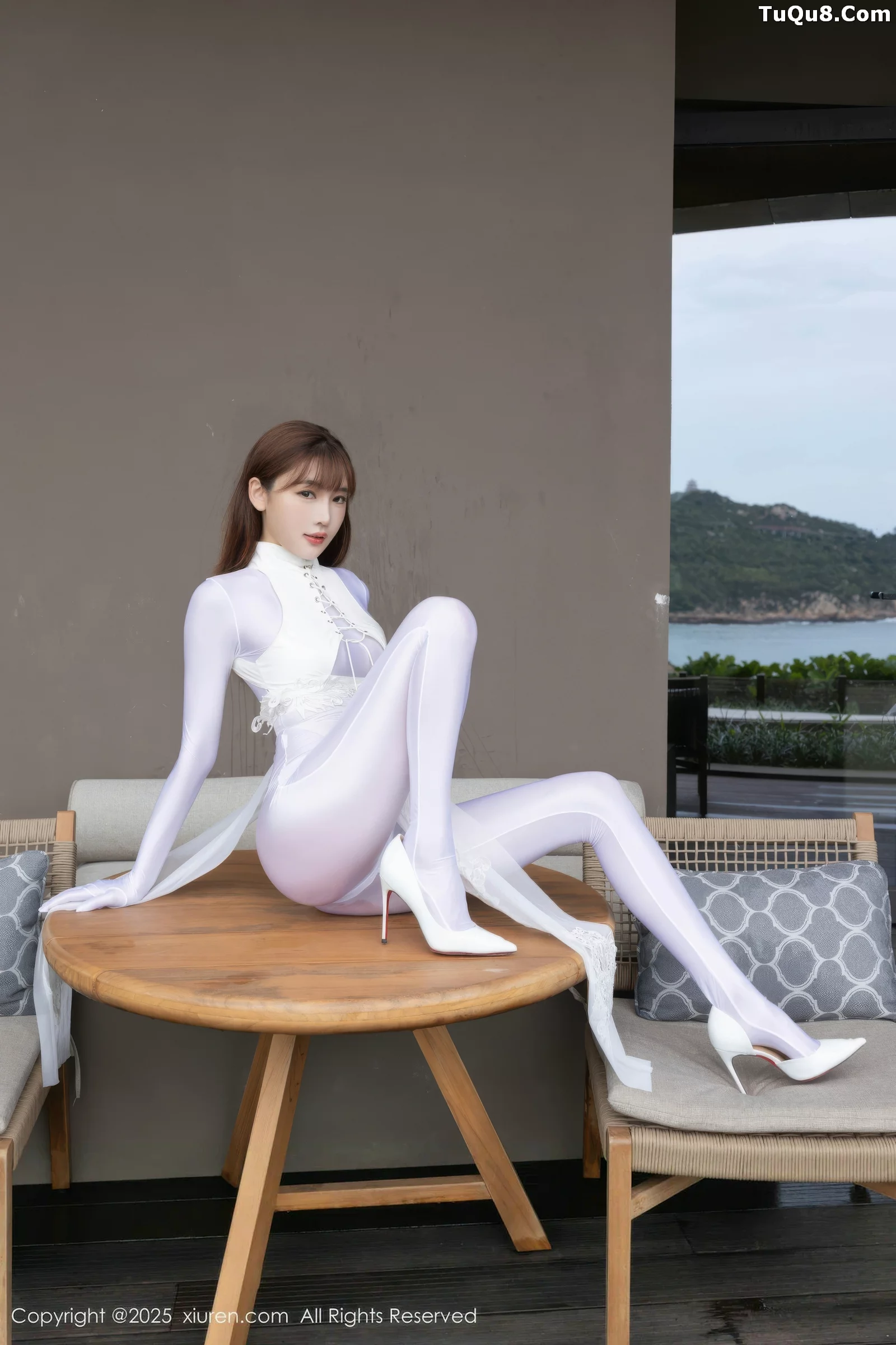 Xgyw.Org_[XiuRen秀人网]No.10704_模特陆萱萱性感白色情趣旗袍露白色连体衣秀完美身材诱惑写真80P