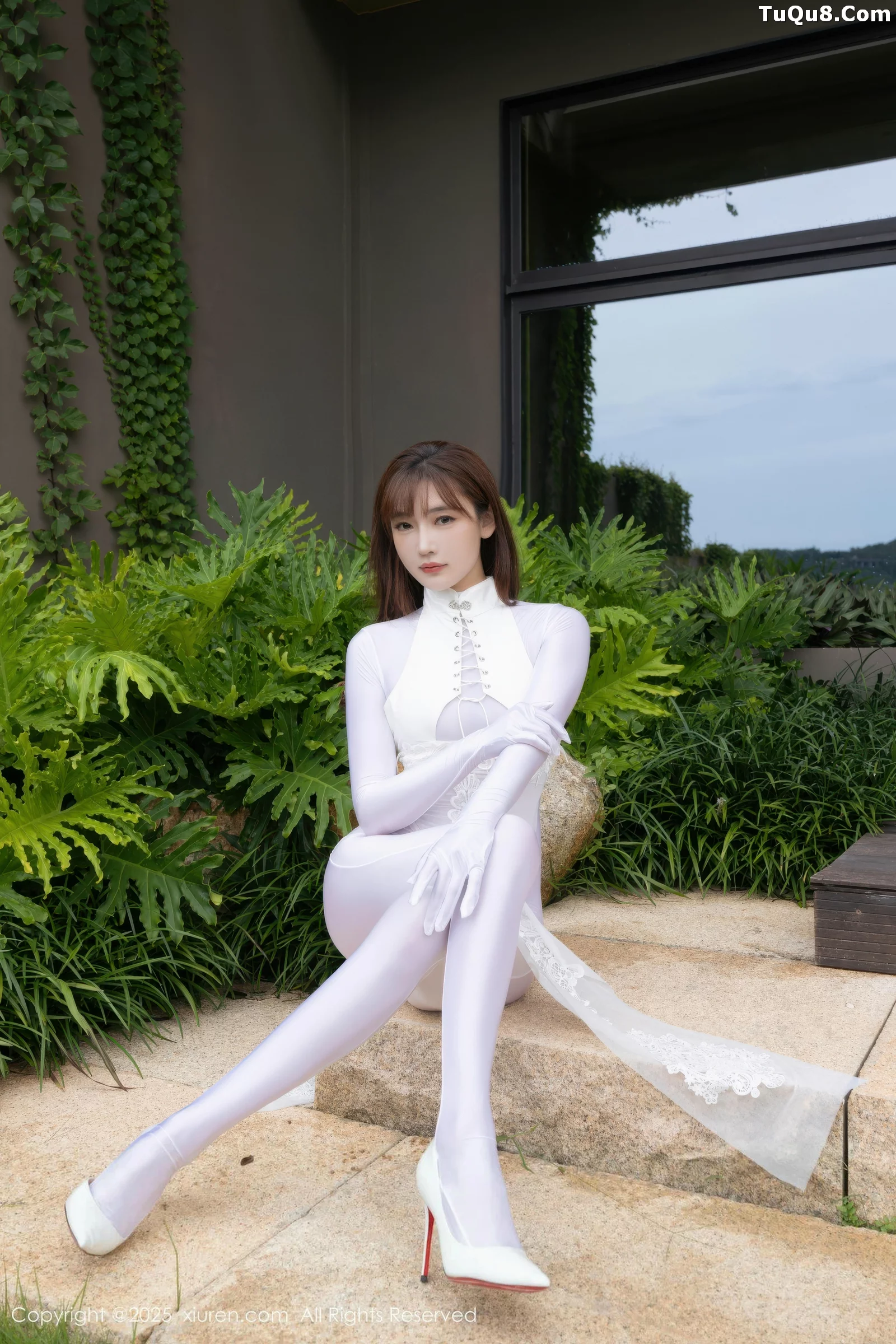 Xgyw.Org_[XiuRen秀人网]No.10704_模特陆萱萱性感白色情趣旗袍露白色连体衣秀完美身材诱惑写真80P
