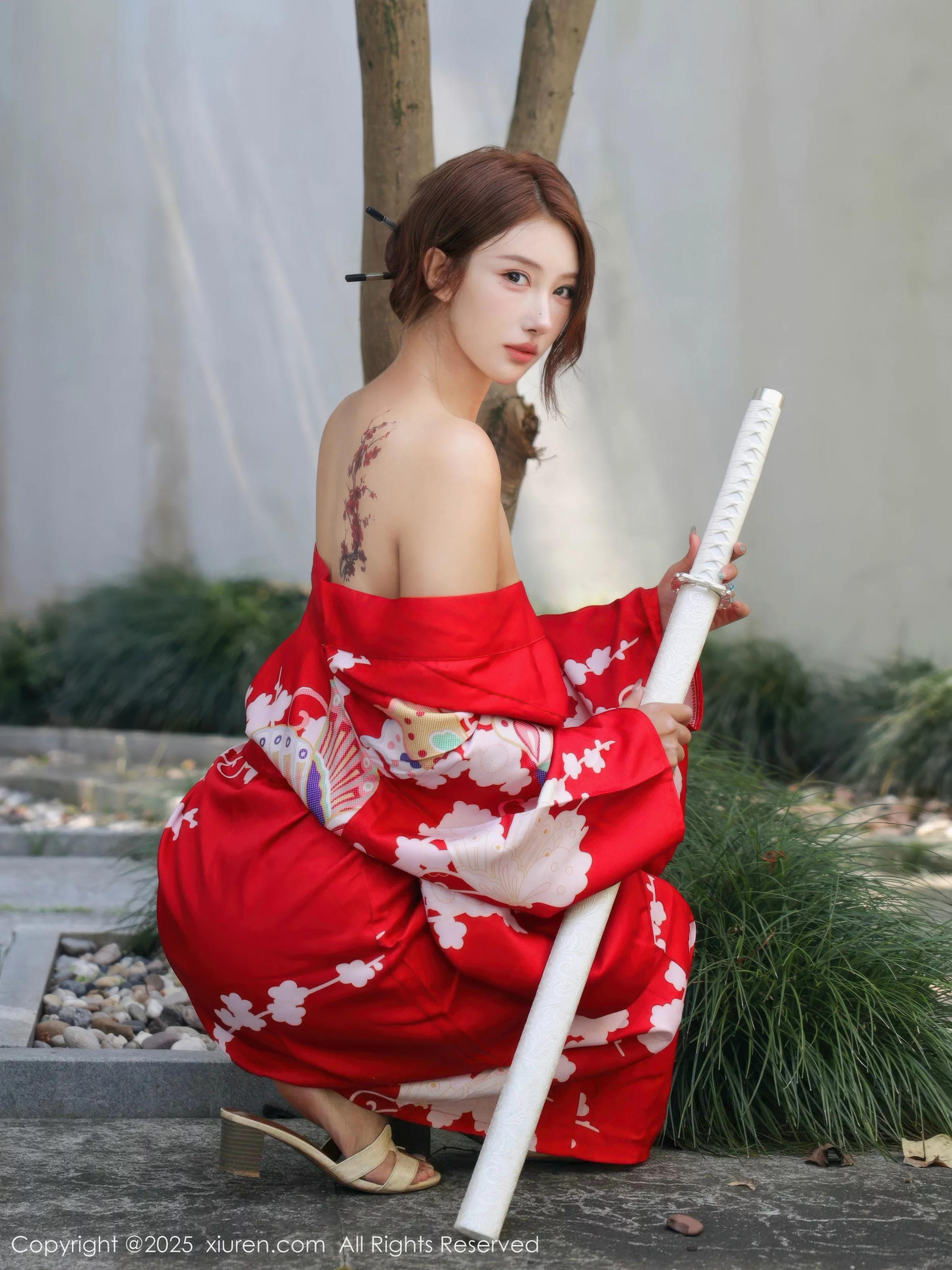Xgyw.Org_[XiuRen秀人网]No.10683_模特金允希Yuki户外性感红色和服半脱秀完美身材惹火诱惑写真80P