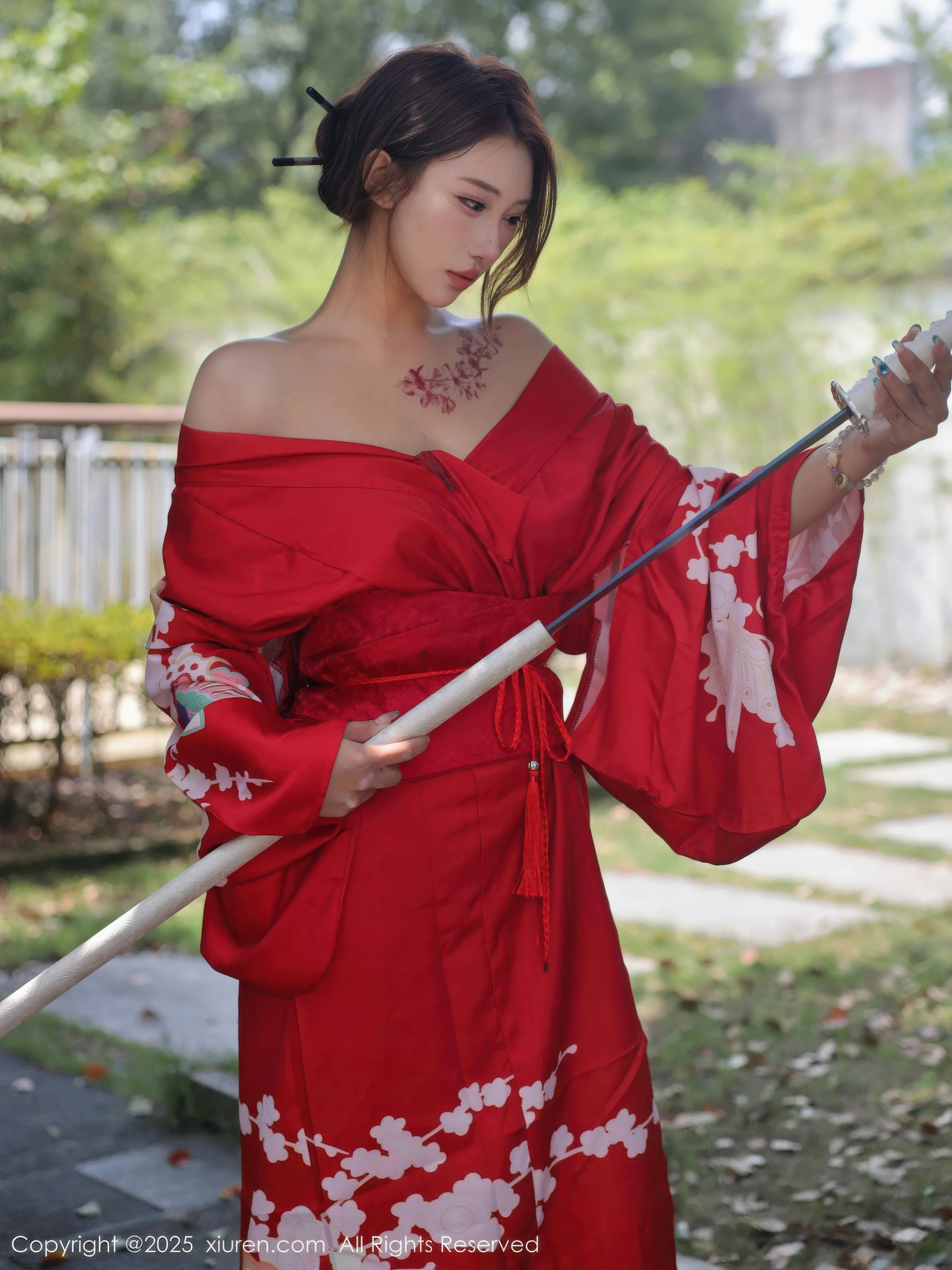 Xgyw.Org_[XiuRen秀人网]No.10683_模特金允希Yuki户外性感红色和服半脱秀完美身材惹火诱惑写真80P