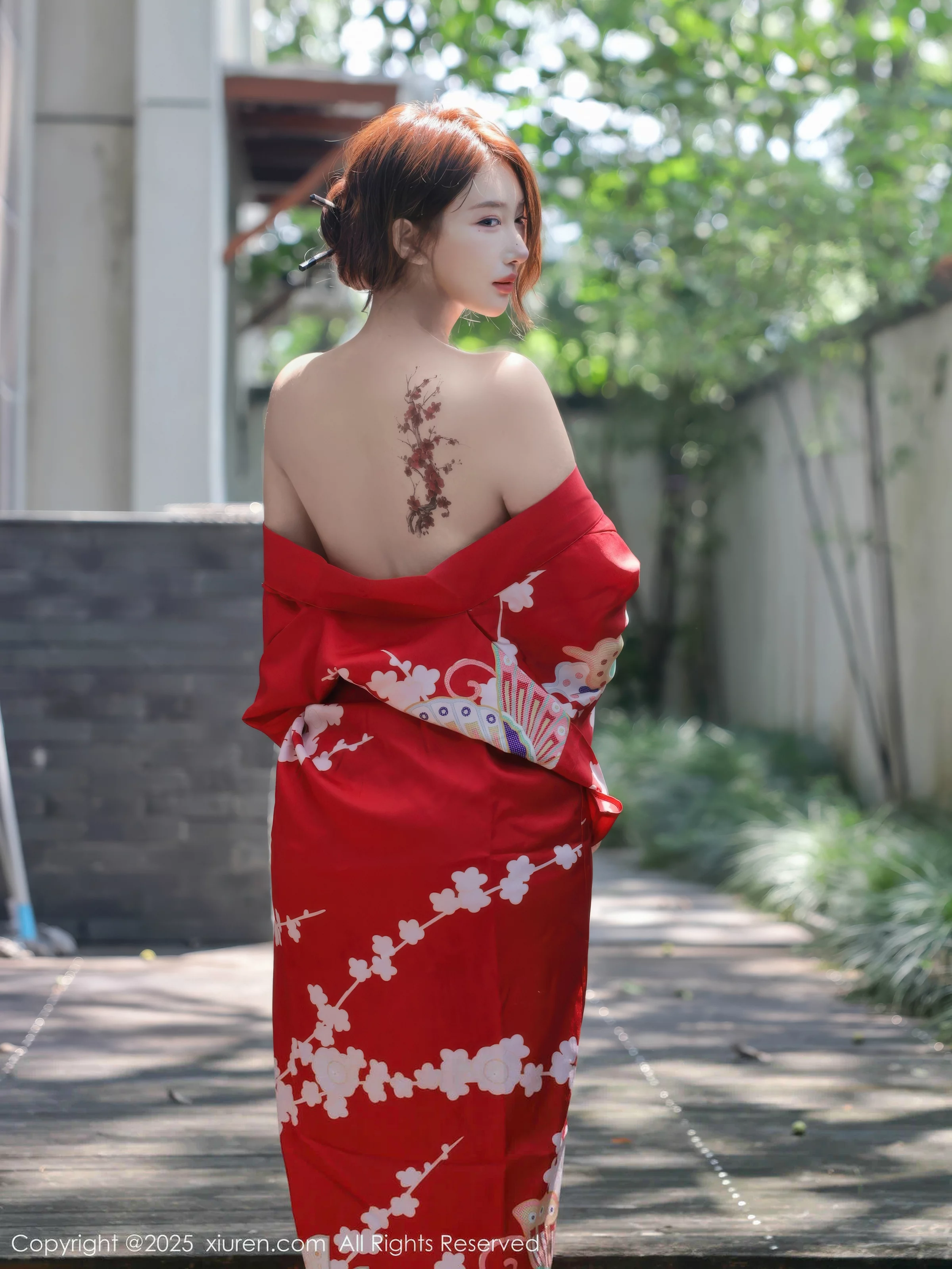 Xgyw.Org_[XiuRen秀人网]No.10683_模特金允希Yuki户外性感红色和服半脱秀完美身材惹火诱惑写真80P