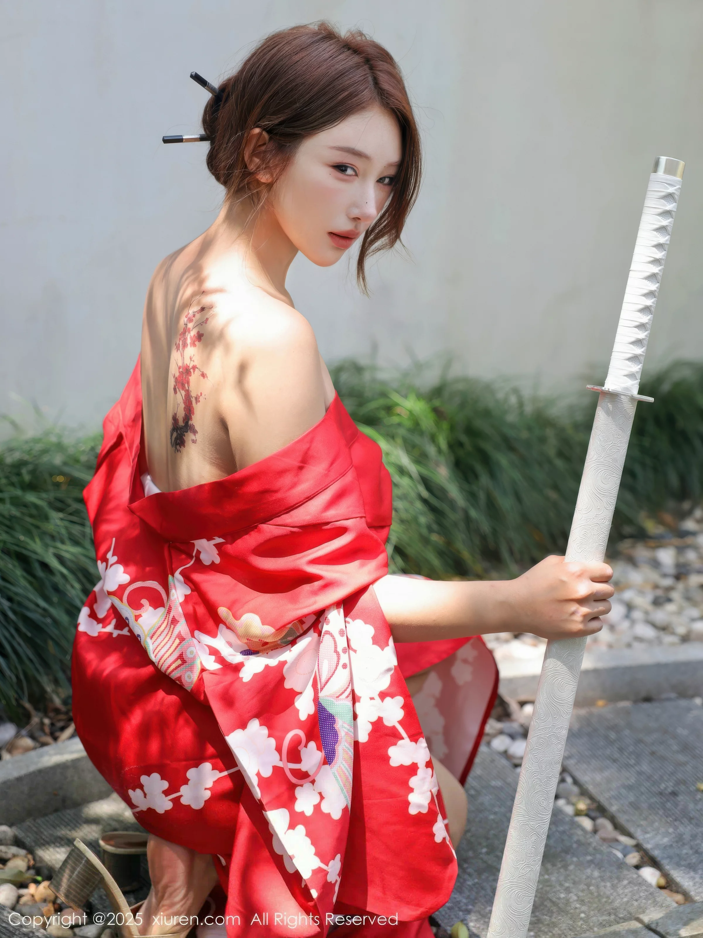 Xgyw.Org_[XiuRen秀人网]No.10683_模特金允希Yuki户外性感红色和服半脱秀完美身材惹火诱惑写真80P