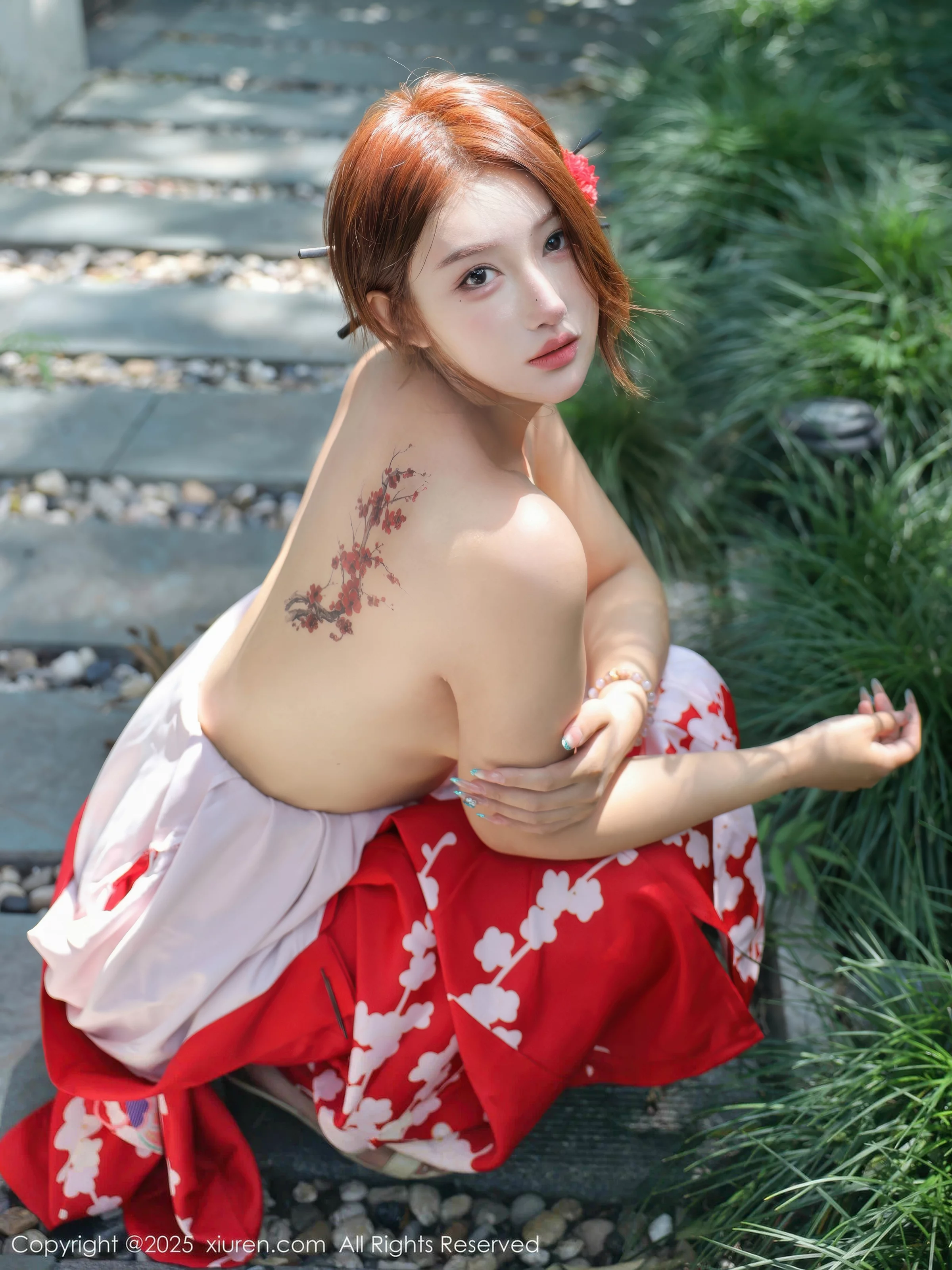 Xgyw.Org_[XiuRen秀人网]No.10683_模特金允希Yuki户外性感红色和服半脱秀完美身材惹火诱惑写真80P