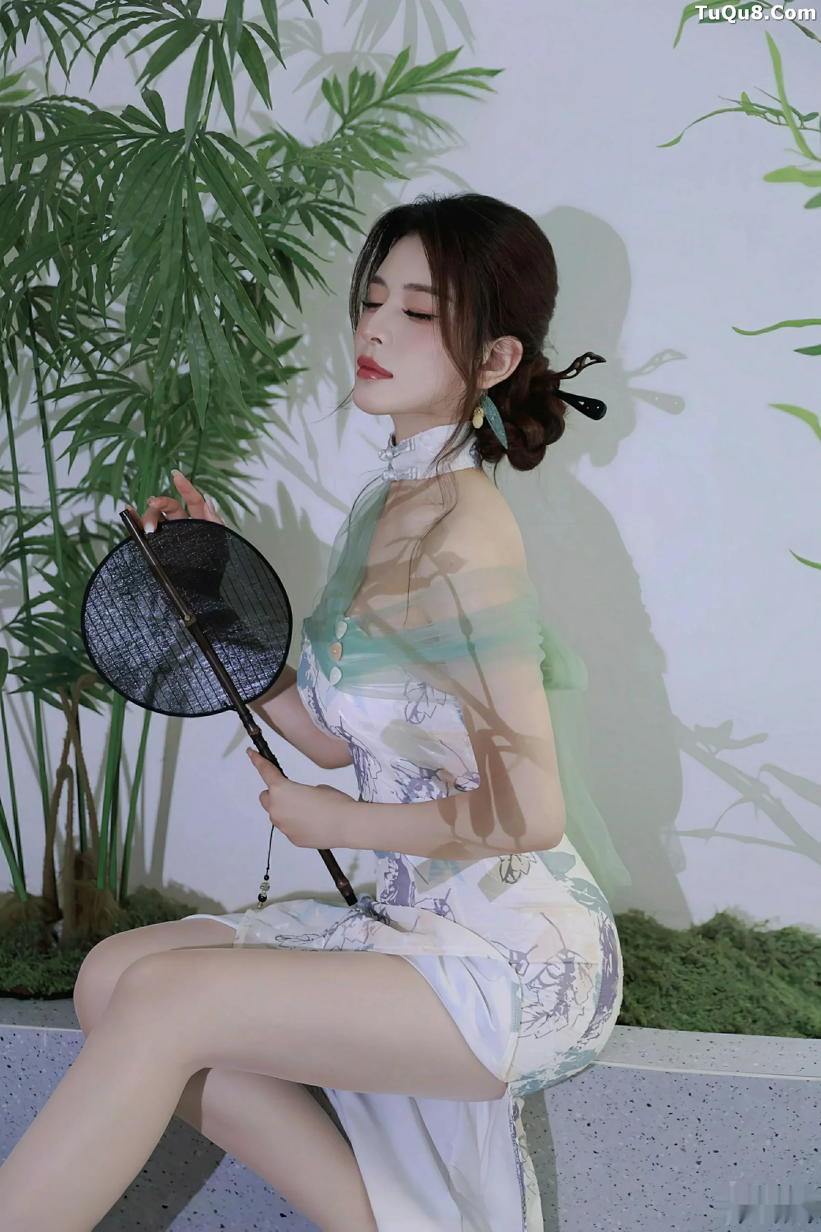 Xgyw.Org_[XiuRen秀人网]No.10694_模特阿依莎性感浅色古风服饰配超薄肉色秀高挑曼妙身材诱惑写真82P