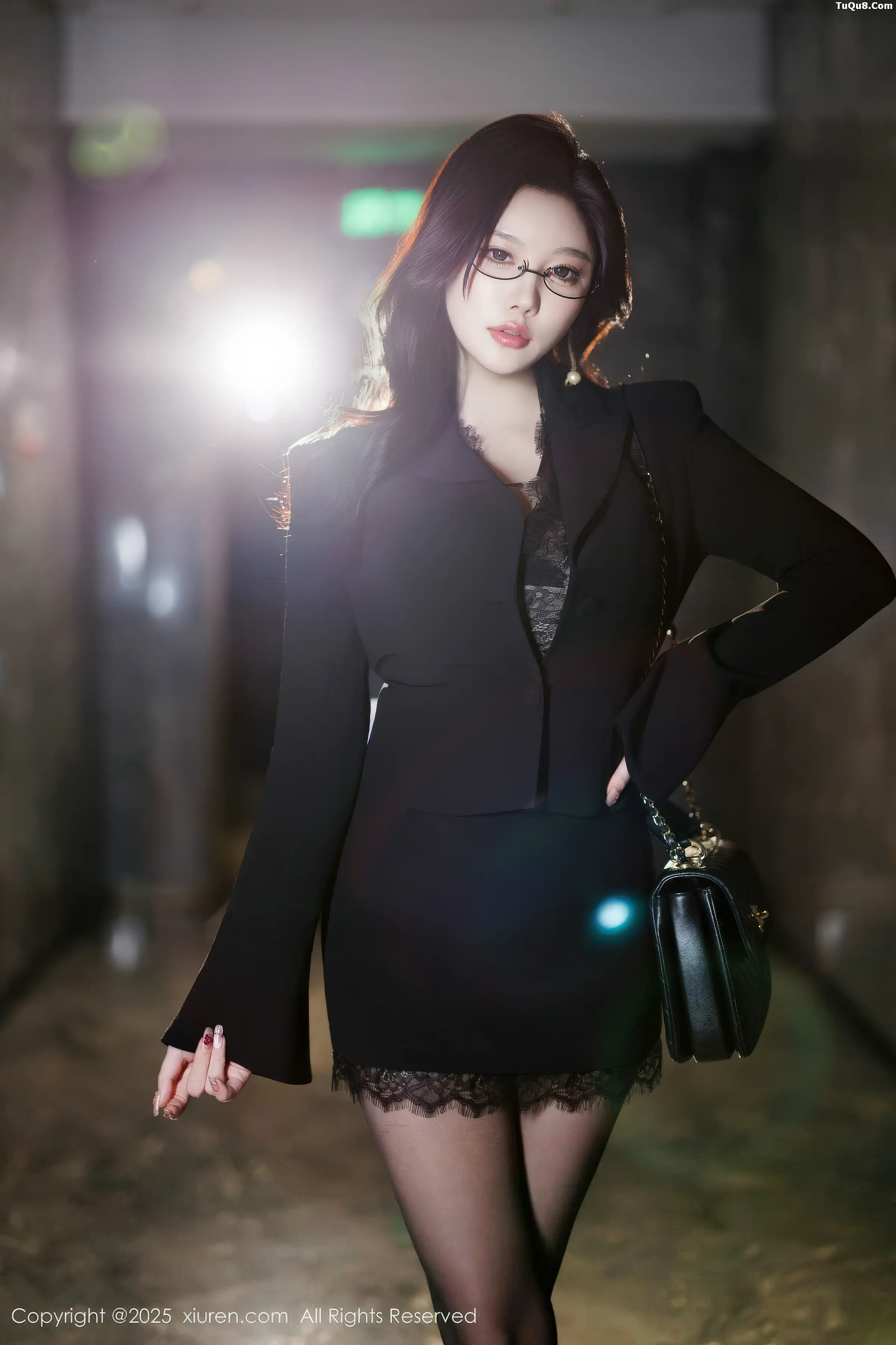 Xgyw.Org_[XiuRen秀人网]No.11035_女神CHENCHEN.性感黑色情趣内衣配超薄黑丝秀丰腴身材诱惑写真81P