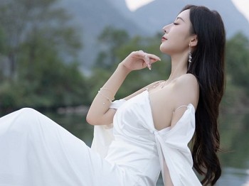 [XiaoYu画语界]Vol.884_女神王馨瑶yanni杭州旅拍户外白色蕾丝内衣配白色丝袜诱惑写真87P