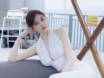 [IMISS爱蜜社]Vol.706_气质女神Lynn刘奕宁户外场景性感白色长裙秀曼妙身材迷人写真41P