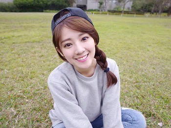 台湾美女歌手安婕希(陈奕安)空灵系清新迷人写真32P