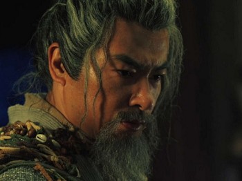 47岁于波主演奇幻片最后的法师首映就是第一