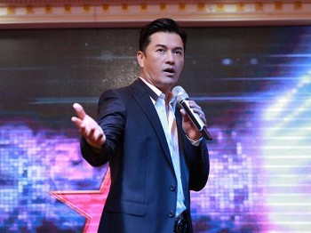 显年轻有多占便宜这5对明星明明是同龄人看着却像差了20岁