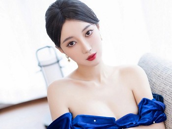 XiuRen第8298期_模特玥儿玥性感蓝短裙露黑色内衣配蓝丝吊袜秀曼妙身姿诱惑写真80P