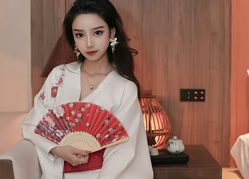 XiuRen第8367期_模特苏曼兮宾馆场景性感白色日系和服半撩秀翘臀美腿诱惑写真85P