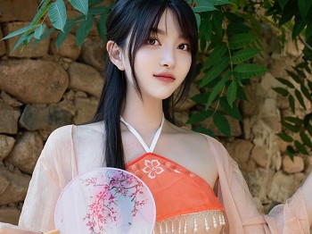 [XINGYAN星颜社]VOL.369_模特白露lulu性感粉色情趣肚兜服饰秀曼妙身姿惹火诱惑写真68P