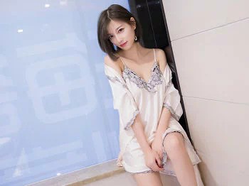 XiuRen第1045期_甜美女神杨晨晨sugar白色吊带睡裙秀完美身材性感写真53P